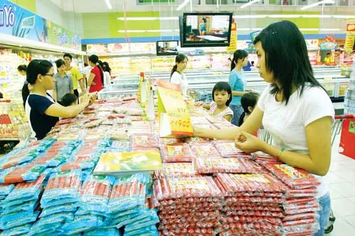 Nghị quyết 11 giúp thị trường hàng hóa dần bình ổn. Ảnh: LÃ ANH